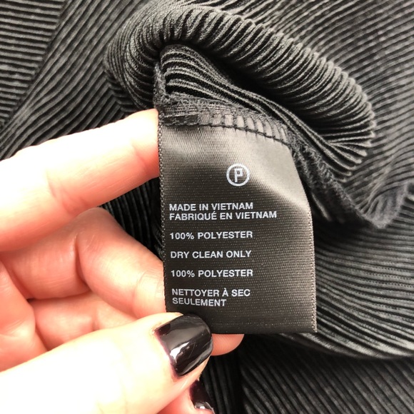 J.O.A. BLACK Ribbed Off the Shoulder Top - Picture 4 of 6